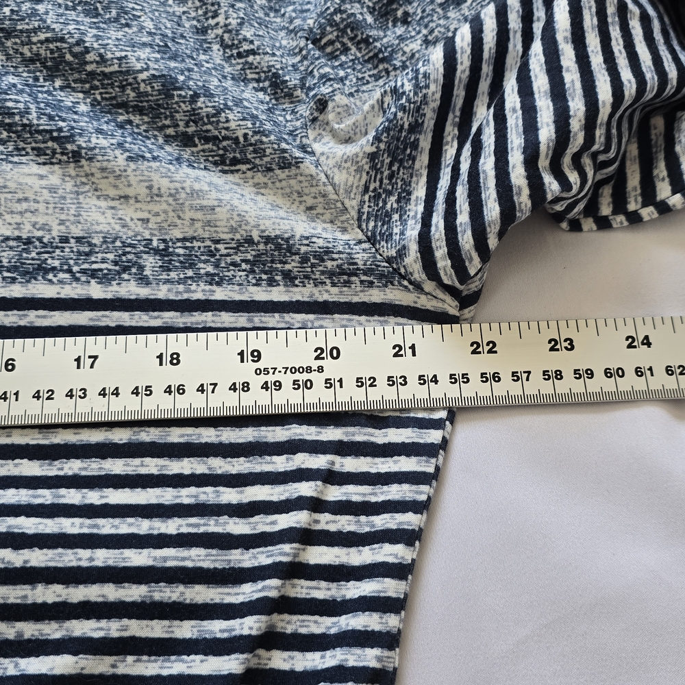 Blue and White Striped V-Neck Top Size XL - Picture 5 of 8